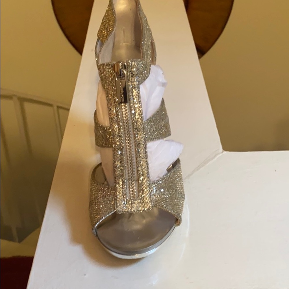 Shoe